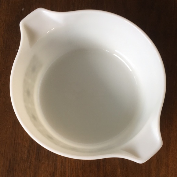 Vintage Pyrex 2.5 Qt. Casserole Dish - Picture 5 of 14